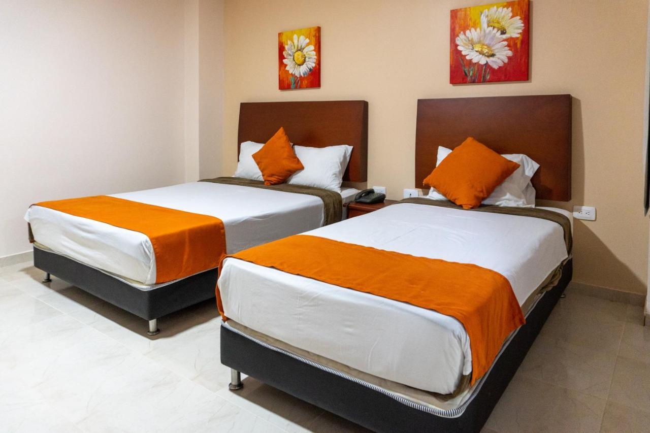 Hotel Luxor 쿠쿠타 외부 사진