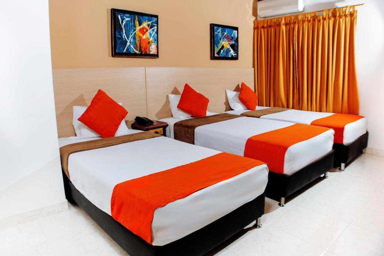Hotel Luxor 쿠쿠타 외부 사진